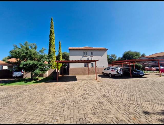 2 BEDROOM APARTMENT FOR SALE IN HEUWELSIG ESTATE